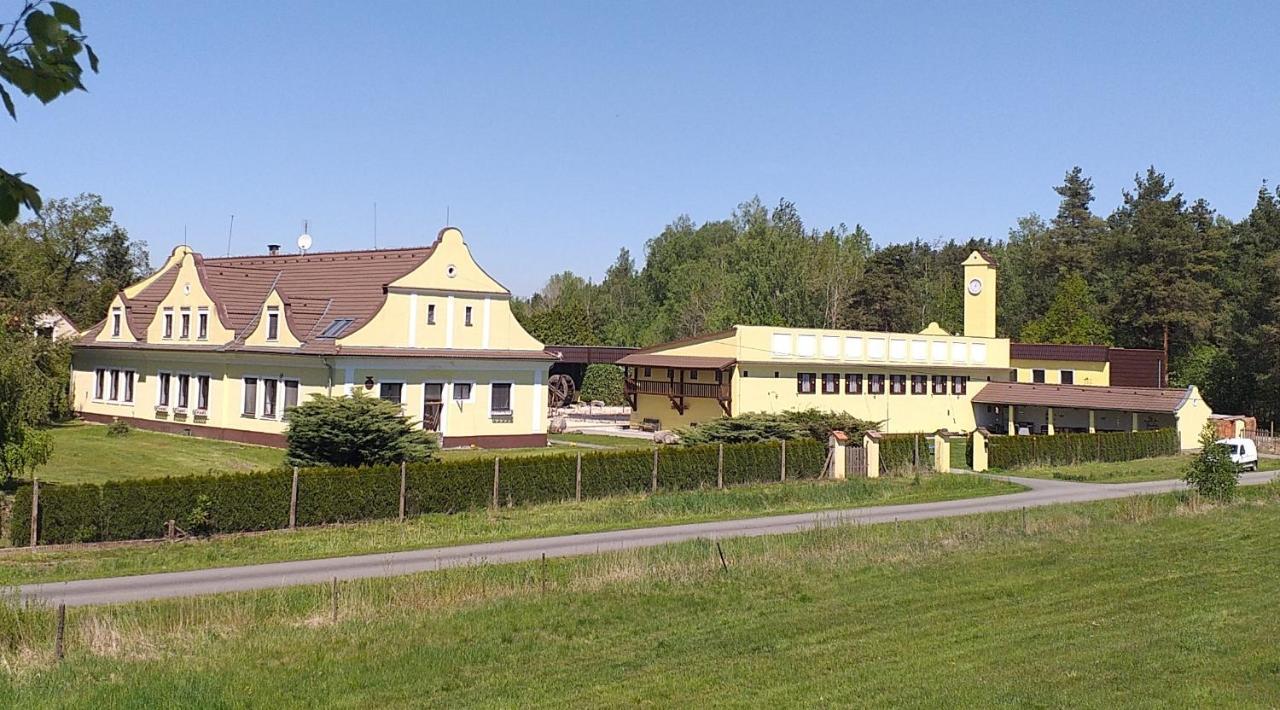 Blatsky Dvur Aparthotel Veselí nad Lužnicí Bagian luar foto
