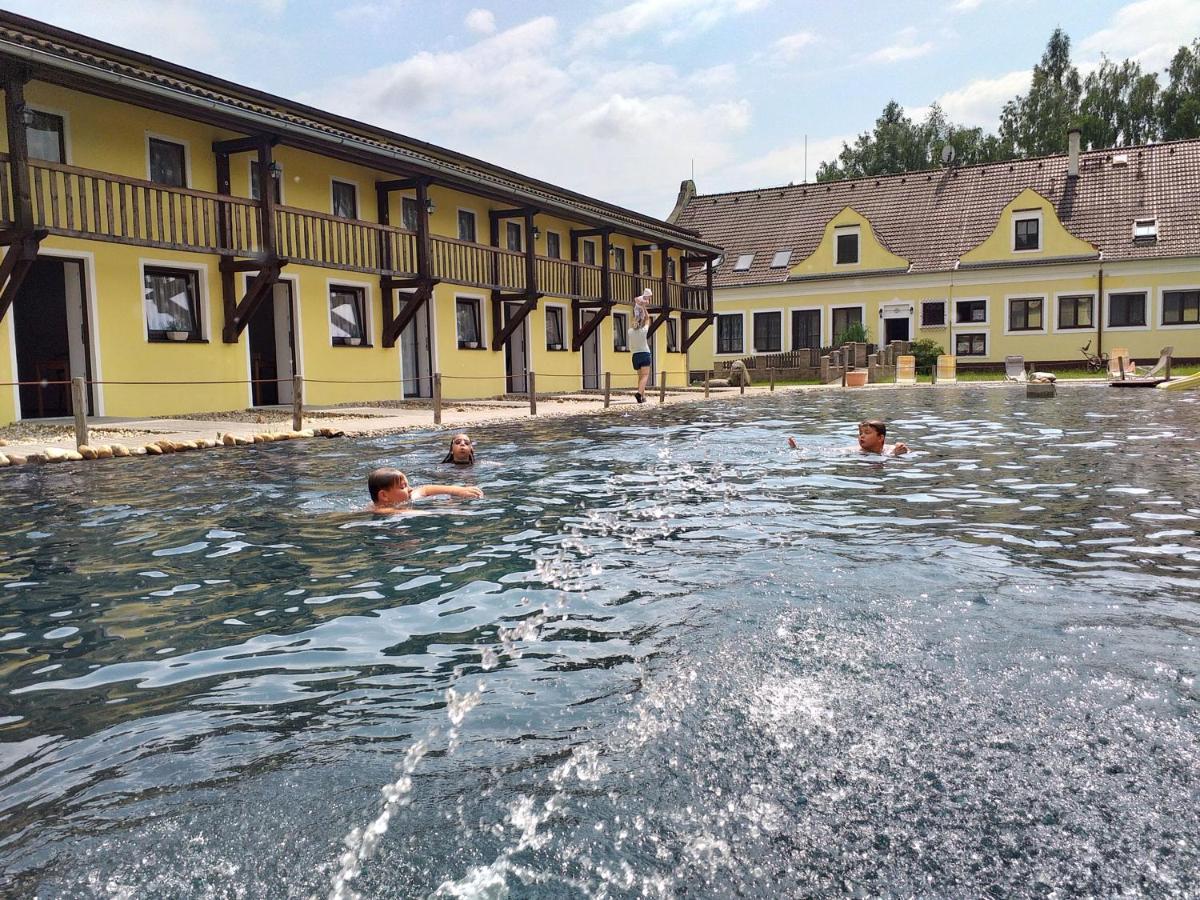 Blatsky Dvur Aparthotel Veselí nad Lužnicí Bagian luar foto